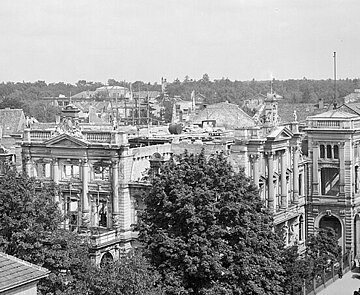Im Zweiten Weltkrieg wurde das Prinz-Max-Palais 1944 durch Fliegerbomben stark zerstört