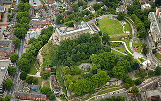 Blick aus der Luft auf Nottingham Castle und Umgebung 