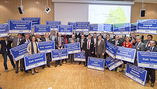 Gruppenbild der Verleihung des European Energy Award 2015 in der Gottlieb-Daimler-Schule in Sindelfingen.
