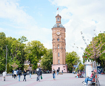 Artynov-Turm und Europa Platz