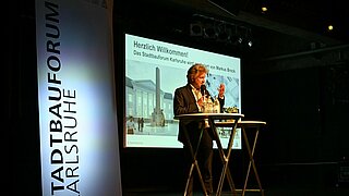 Oberbürgermeister Dr. Frank Mentrup eröffnet die Veranstaltung Städtebauforum im Substage