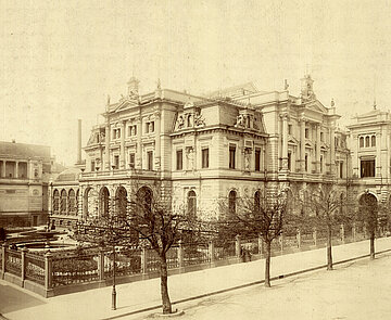 Das Palais Schmieder, 1885
