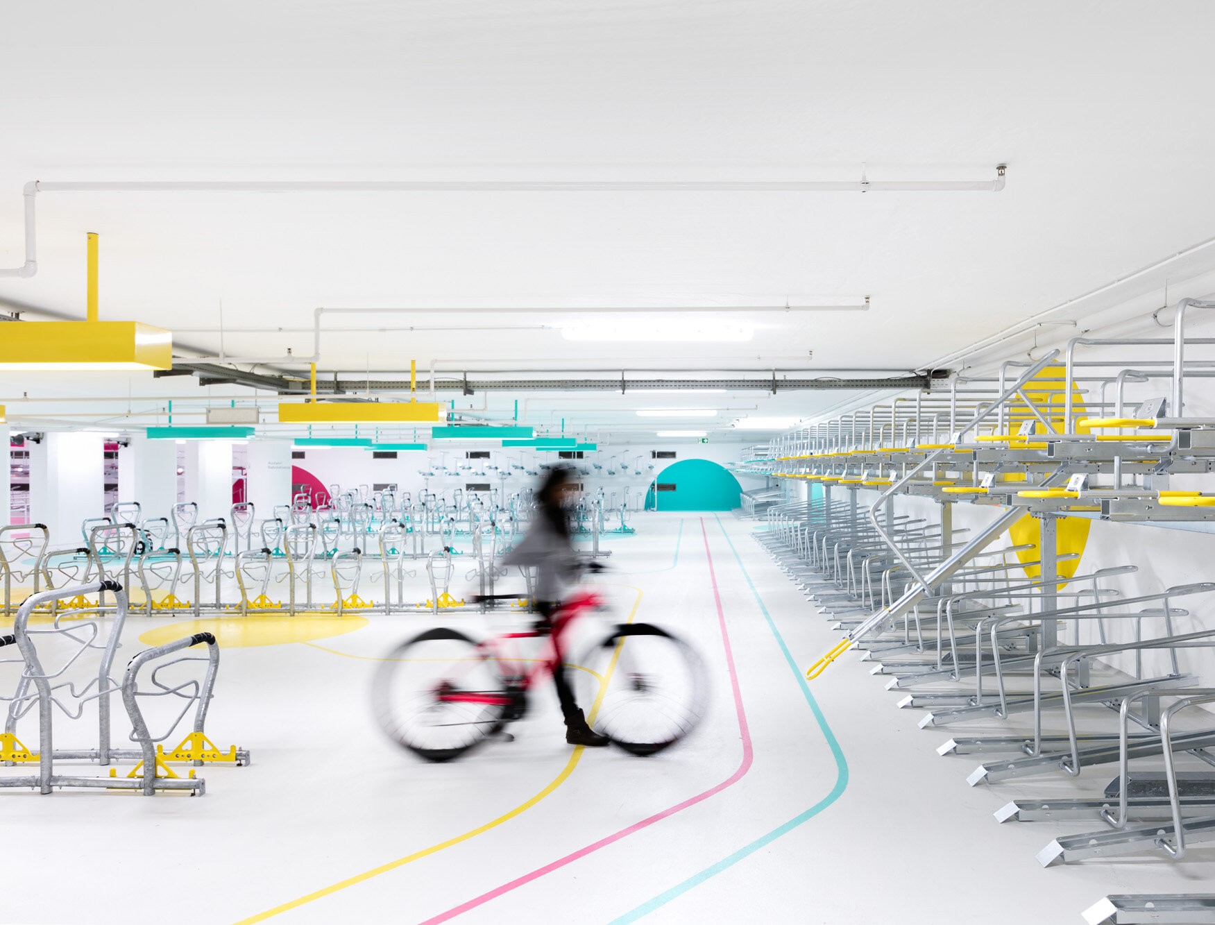 Die Fahrradstation am Hauptbahnhof Süd. Ausgezeichnet mit dem Deutschen Fahrradpreis 2020.