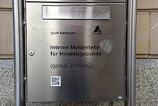 Briefkasten der Internen Meldestelle für Hinweisgebende in der Hebelstraße