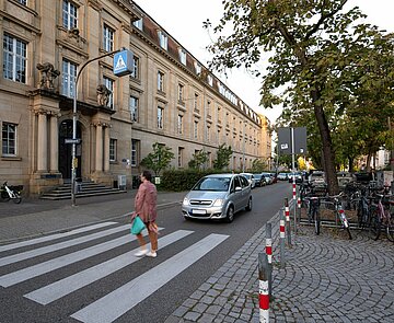 Der Fußgängerüberweg über die Sophienstraße auf Höhe des Lessing-Gymnasiums.