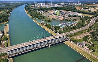 Das Foto zeigt die Rheinbrücke Maxau