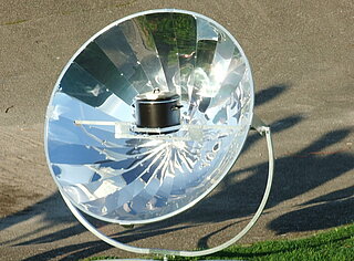 Bild zeigt einen Solarkocher