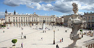 Place Stanislas, einer von drei UNESCO-Weltkulturerbe-Plätzen in Nancy, anderer Blickwinkel, von schräg oben