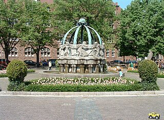 Das Bild zeigt den Krautkopfbrunnen auf dem Gutenbergplatz.