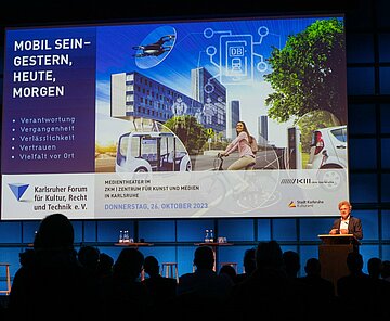 Oberbürgermeister Mentrup spricht beim  Karlsruher Forum für Kultur, Recht und Technik 2023.