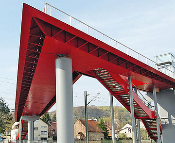 Die Abbildung zeigt eine Brücke in Grötzingen