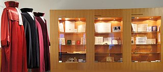 Das Foto zeigt einen Ausstellungsraum im Rechtshistorischen Museum