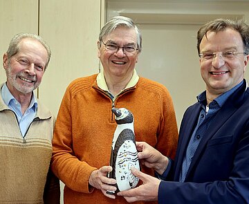 Dr. Clemens Becker, Werner Knauf und Dr. Matthias Reinschmidt, die gemeinsam die Sphenisco als Unterstiftung der Artenschutzstiftung Zoo Karlsruhe gegründet haben.