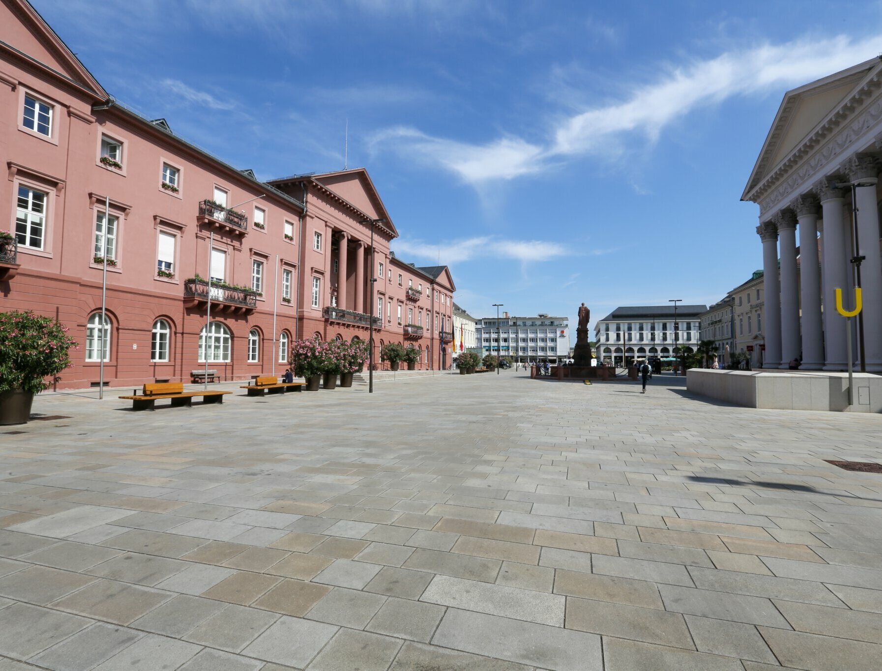 Impressionen Marktplatz mit Rathaus 