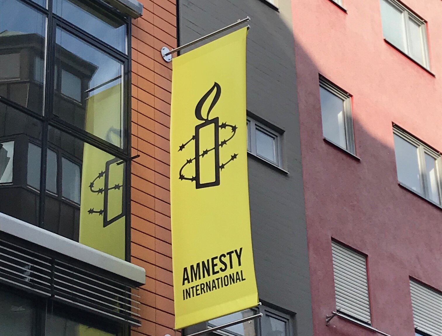 Das Bild zeigt das Büro der Amnesty International Karlsruhe