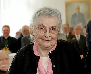 Hanna Meyer-Moses bei der Verleihung der Ehrenmedaille der Stadt Karlsruhe im Jahr 2013