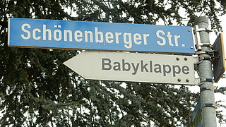 Das Bild zeigt die Adresse der Babyklappe.