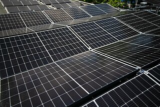 Photovoltaik-Anlage auf dem Dach des Sonnenbads in Karlsruhe